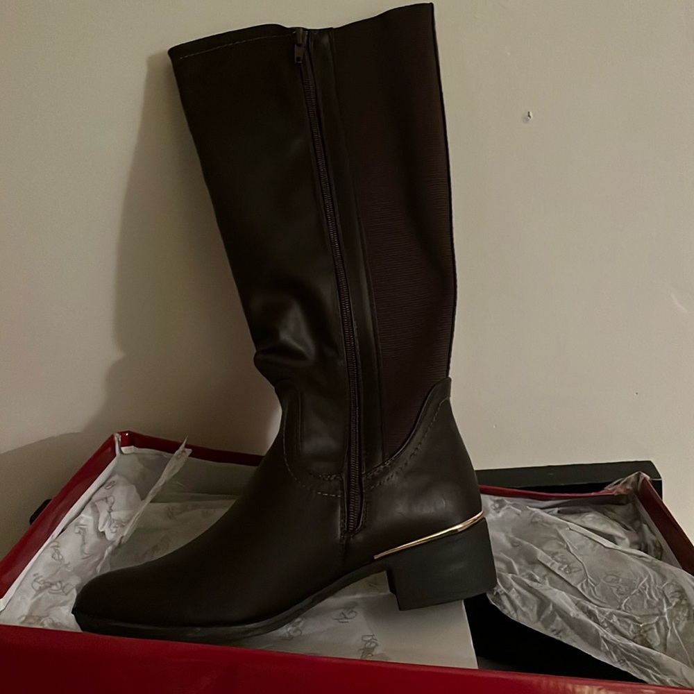 Women knee-high boots